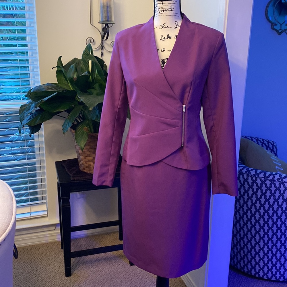 Metro style purple skirt suit. Size 6.